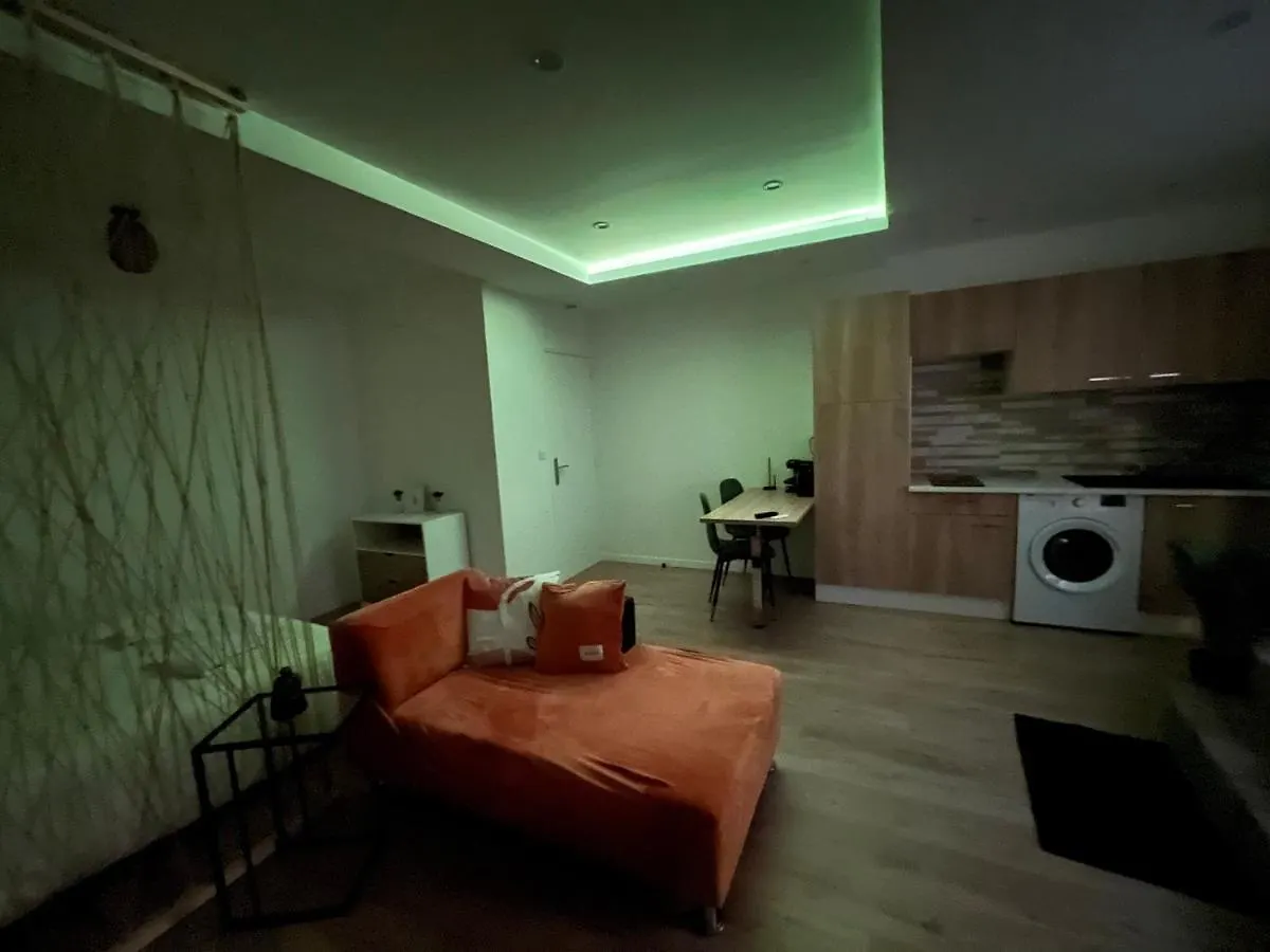 Appartement Luxe Jaune Saint-Etienne  France