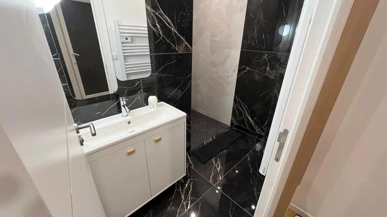 Appartement Luxe Jaune Saint-Etienne  Saint-Etienne (Loire)